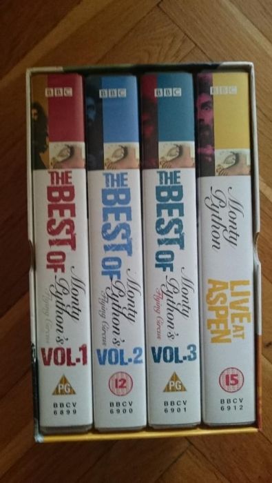 Колекция работещи видеокасети VHS и СD