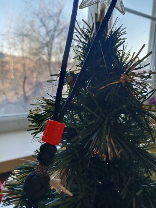 Продам темляк с светящийся бусиной.