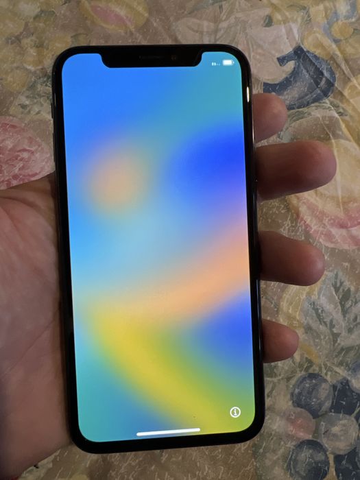 Продавам  iphone x 64 gb черен