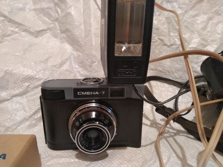 Ретро фотоапарат  ,,Смена " 7  със светкавица .