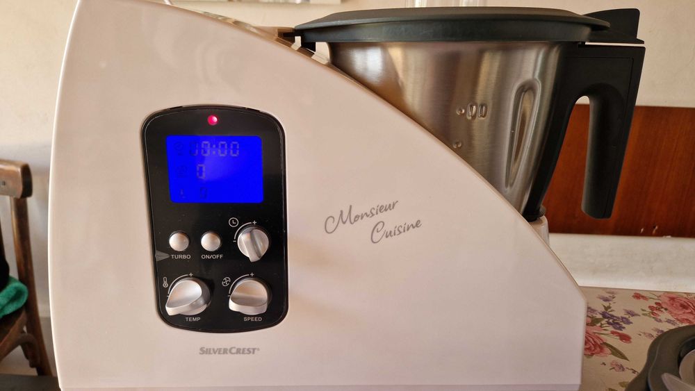 Aparat de gatit monsieur cuisine robot bucatarie.