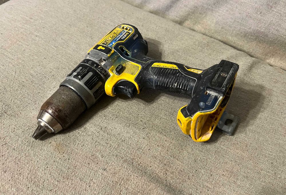 Masina gaurit DeWalt DCD796 18V XR, corp, functionala, uzura vizibila