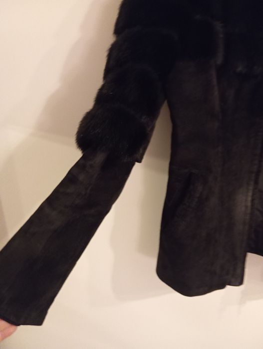 Елегантно палто изцяло от естествена кожа