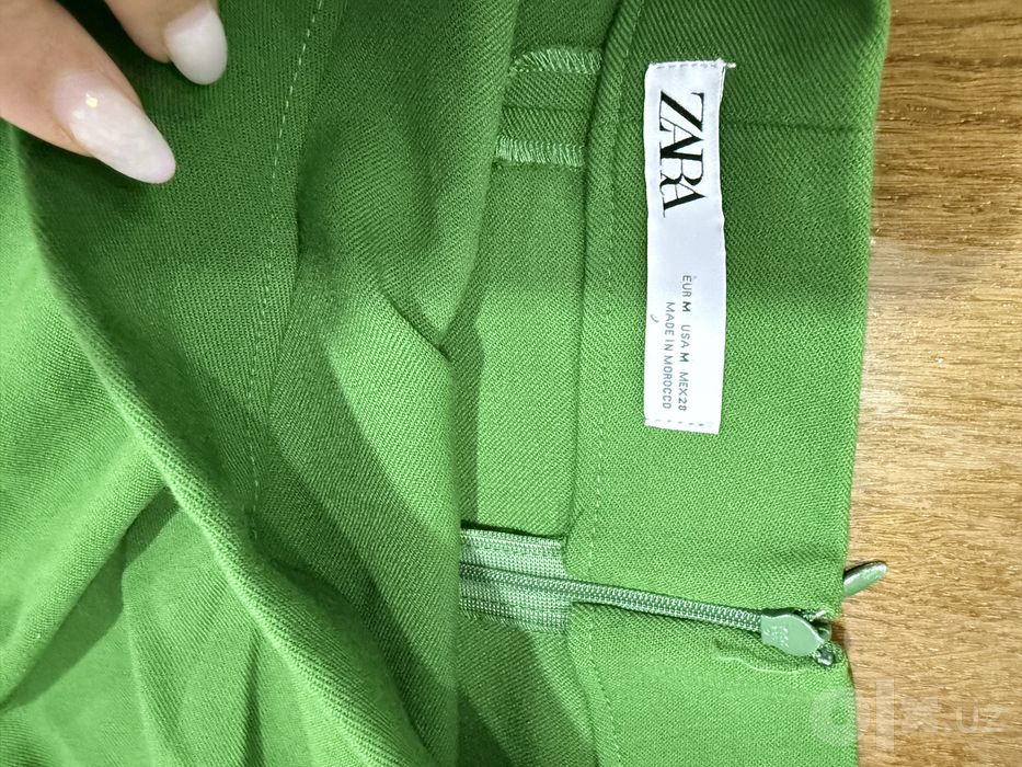 Костюм ZARA в сочно зелёном цвете