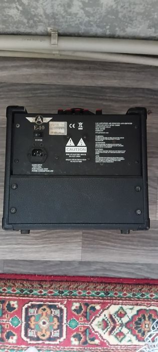 Комбоусилитель Zar E10