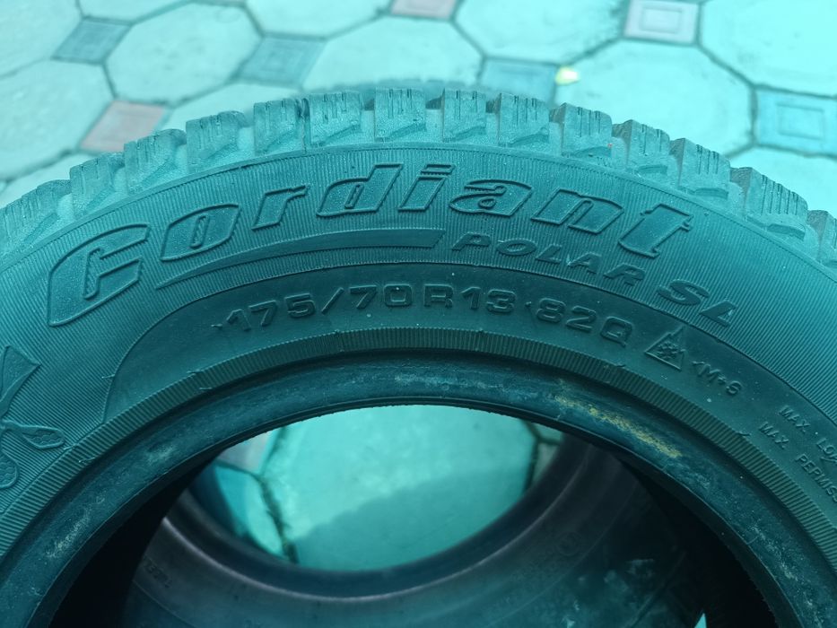 Продам два балона на R13