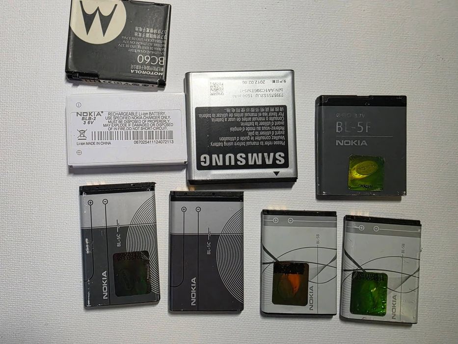 Lot telefoane Nokia 3310, 3410, 2285 + baterii + încărcătoare originale + bonusuri