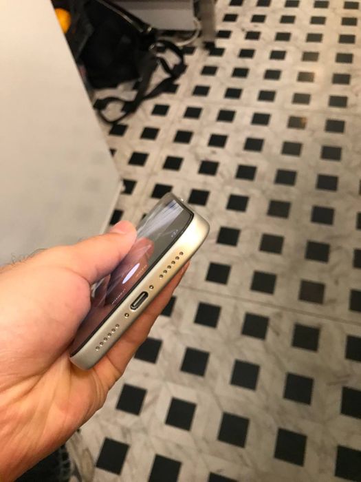 Срочно! iPhone 17 Pro Max новый, на гарантии!