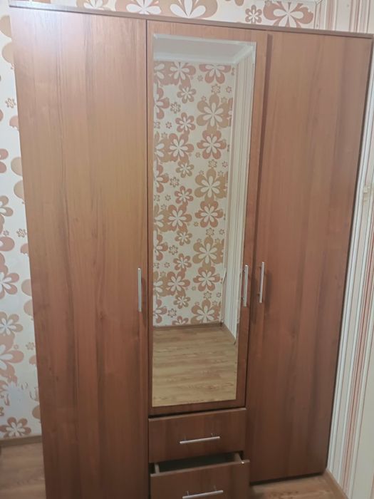 Продам шкаф и диван