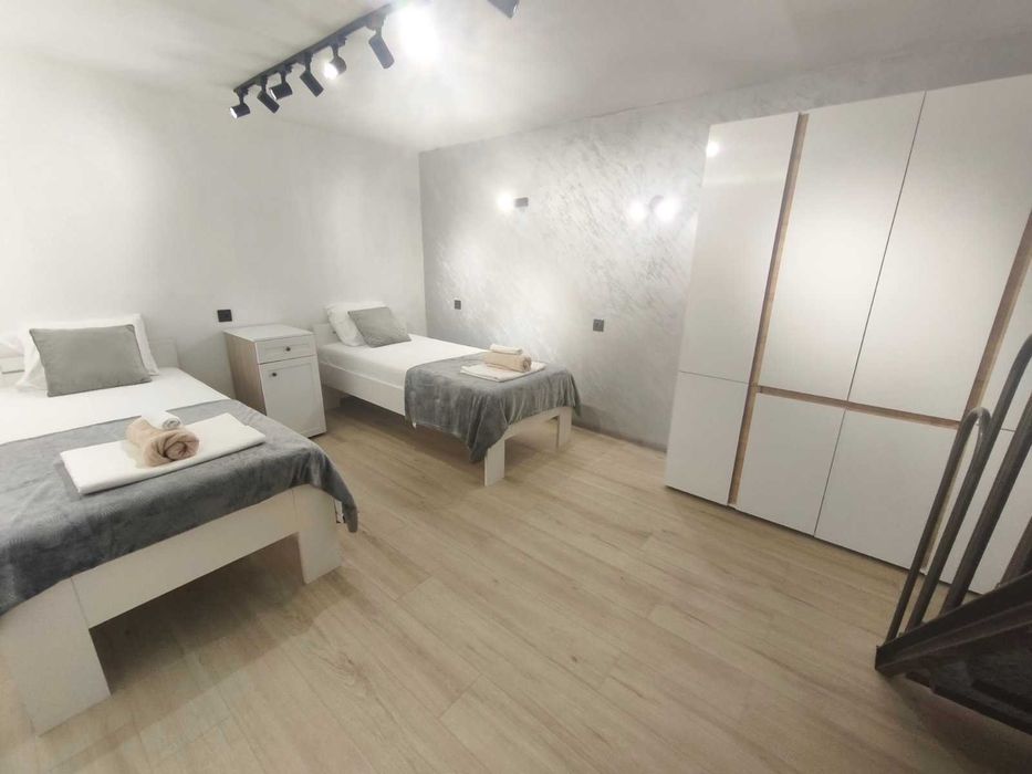 Продава се Тристаен апартамент в Варна, Операта - 80 кв.м за 11 €/кв.м - Снимка #10