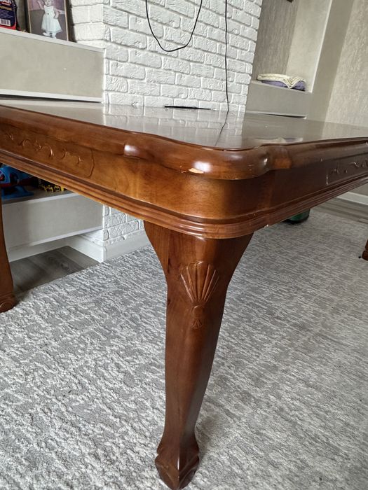 Продается стол из красного дерева