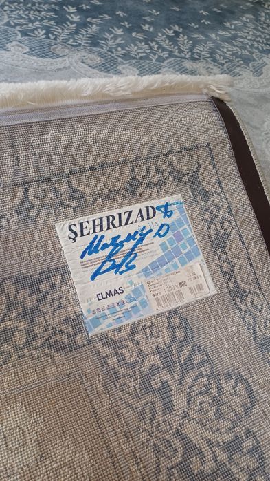 Gilam sotiladi 400$ olganman buyi 5 metr eniga 3 metir