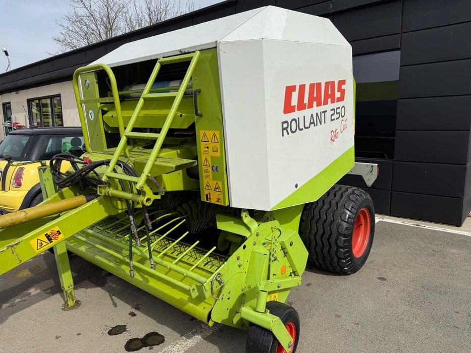 Presa baloti rotunzi marca Claas Rollant 250