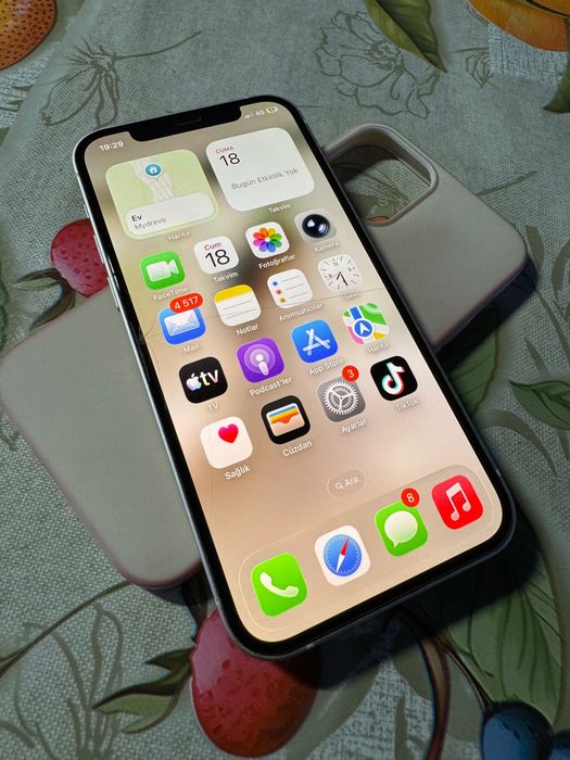 Iphone 12 64гб бял
