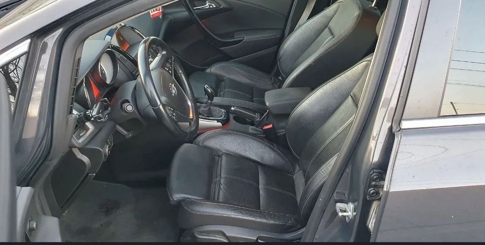 Opel Astra Opel Astra J Sports Tourer 1.6 CDTI 110 CP