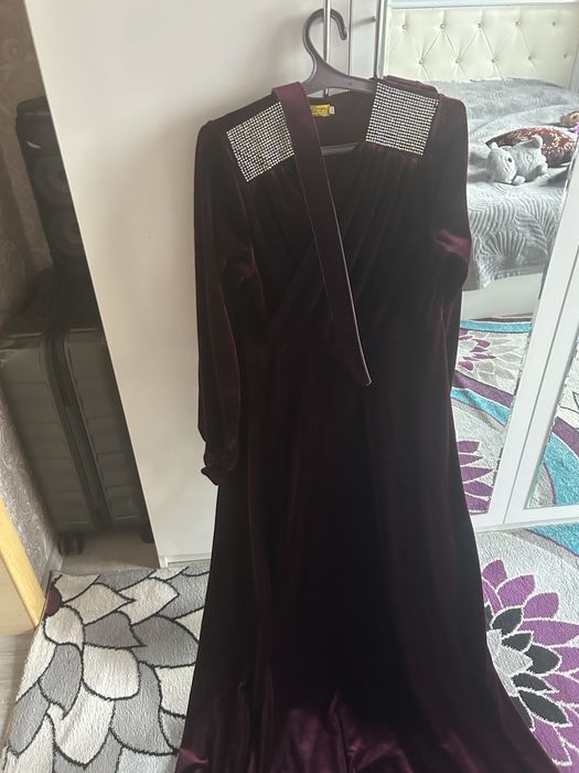 Платье вечерне бархатное