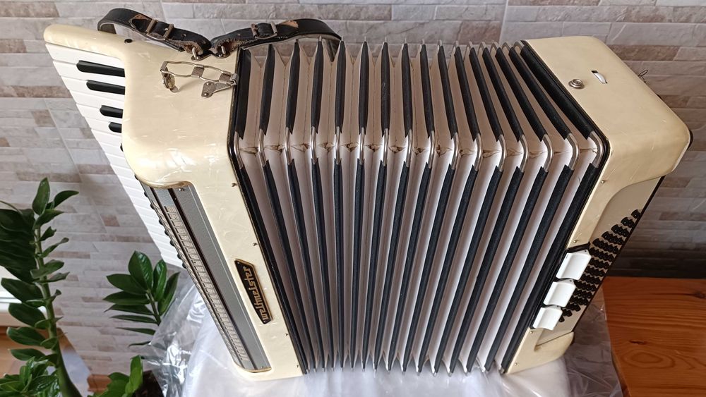 Акордеон - Weltmeister - 60 баса - Made in GDR