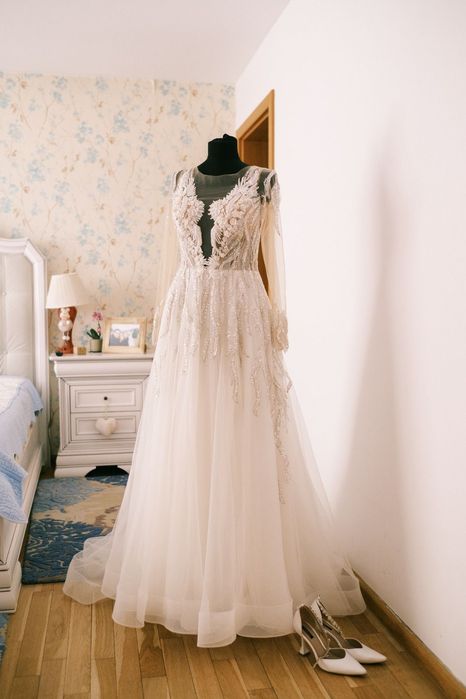 Vând rochie impecabilă,mireasă.