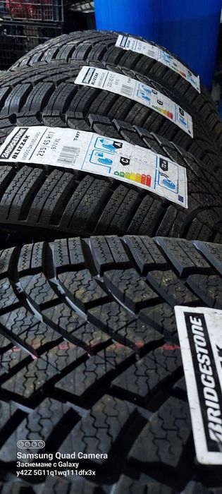 235 45 17 BRIDGESTONE Blizzak run flat