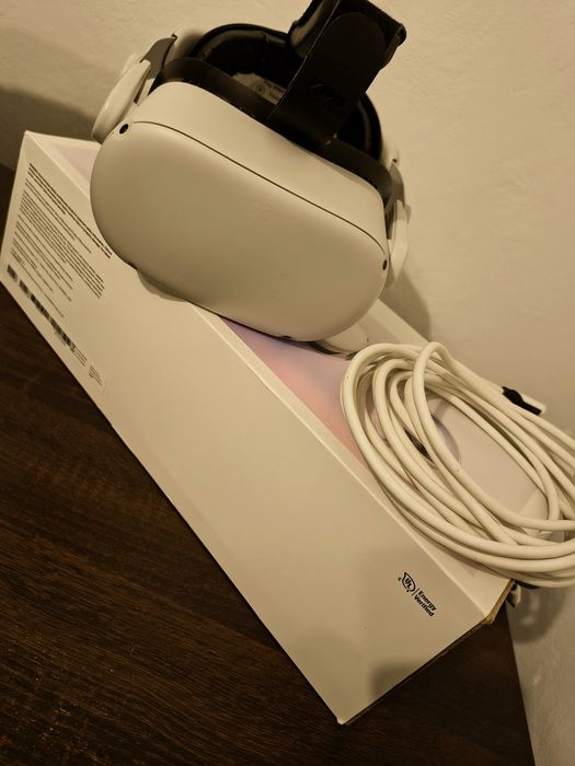 Vând Meta Quest 2  256 GB + Accesorii