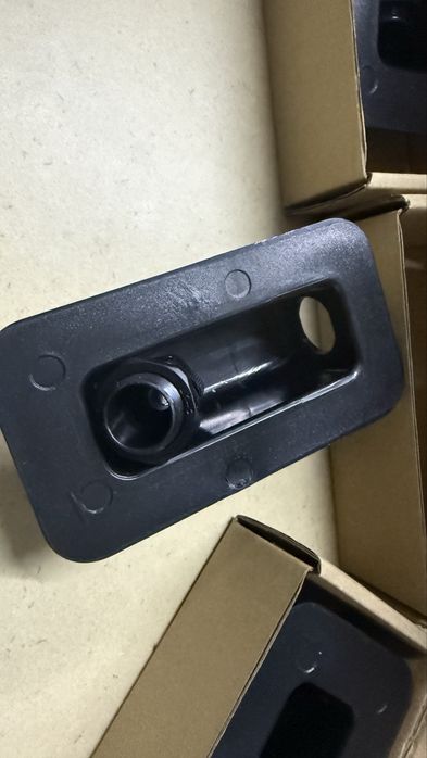 Treceri cablu perete/rulota negre