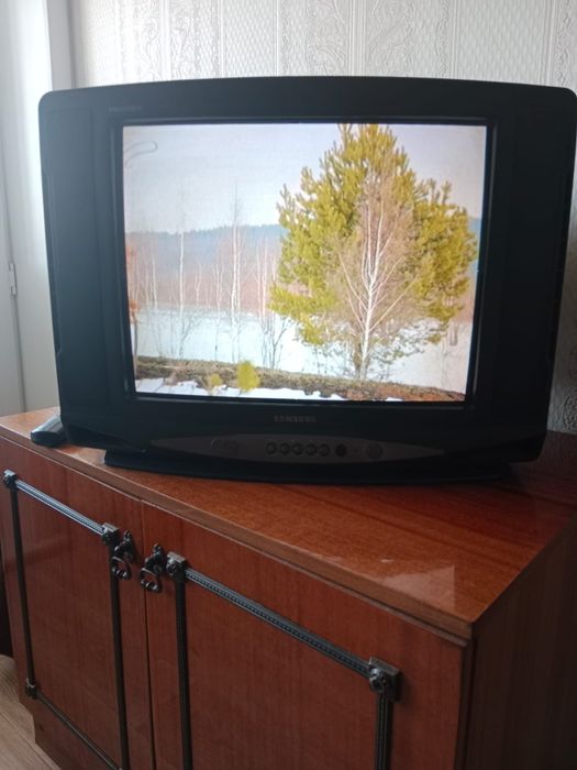 Продам телевизор 5000