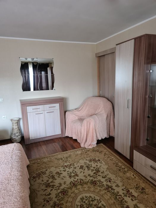 Продам 1,5  на дворце спарта