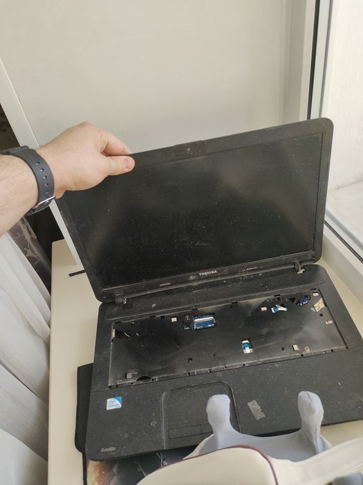 Продам ноут на запчасти