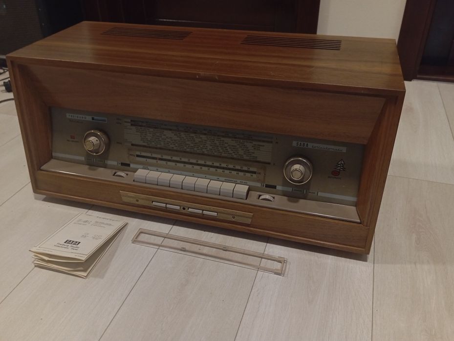 Defect Radio stereo pe lampi Saba studio automatic