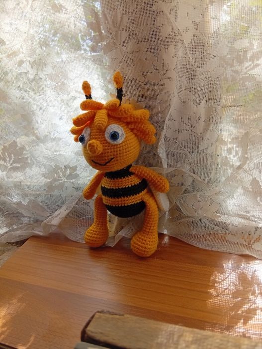 Вязанная пчёлка. Ручная работа
