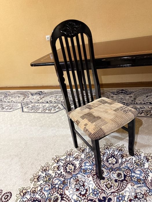 Стол с 8 стульями