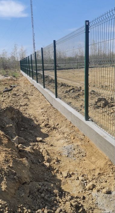 Imprejmuri terenuri din plasa bordurat