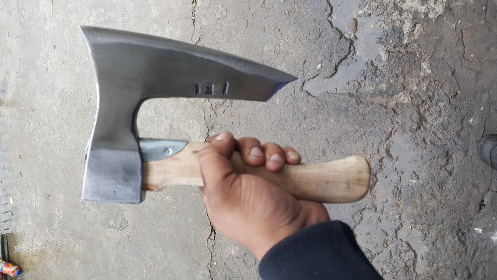 Малка Брадва от ресорна стомана