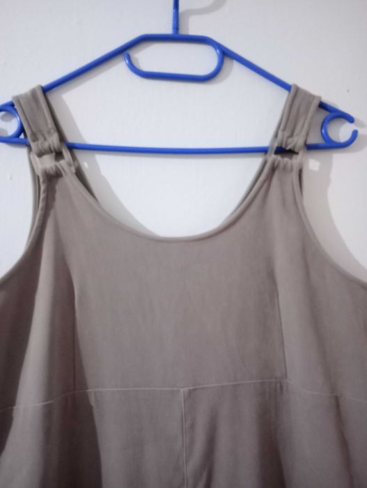 Рокля галантна в сив цвят