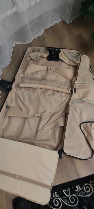 Чемодан отличного качества