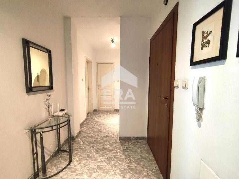 Двустаен апартамент с гараж под наем до м-с "Европейски съюз", х-л "Хе