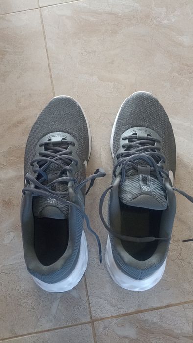 Маратонки Nike revolution 6