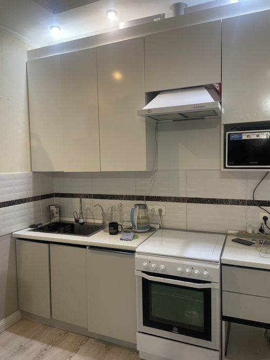 Продам Кухонный шкаф готовый