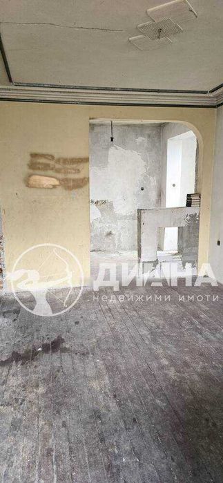 Продава се Тристаен апартамент в Пловдив, Младежки Хълм - 100 кв.м за 1850 €/кв.м - Снимка #8