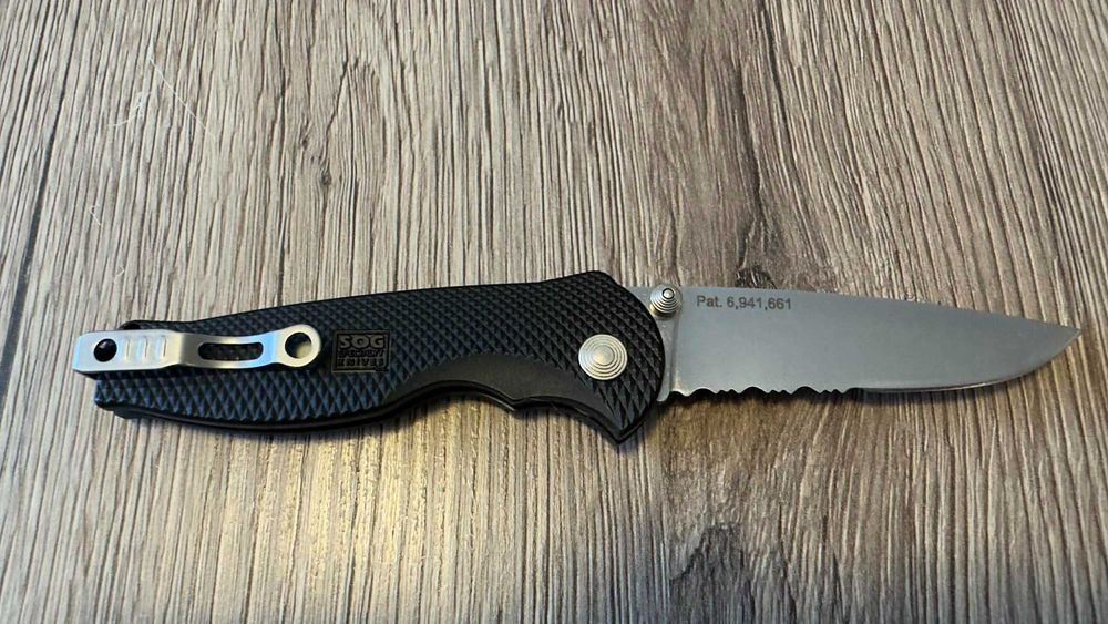 SOG Flash I Serrated