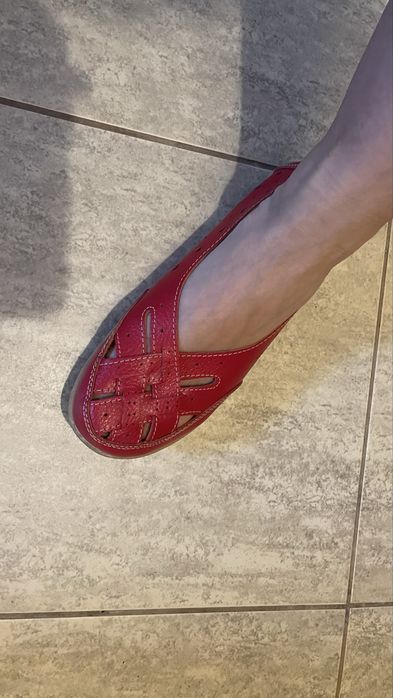 Vând balerini rosii marimea 39