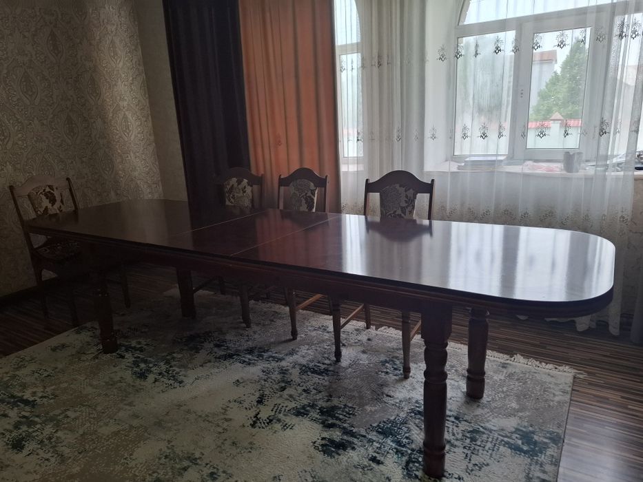 Продам стол для гостиной