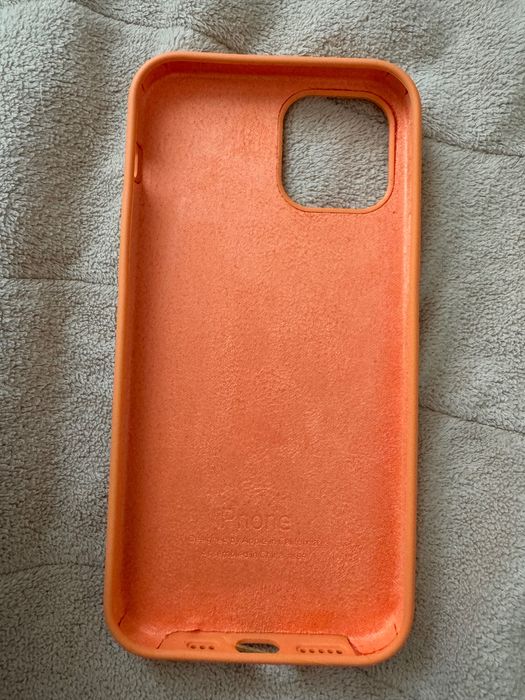 Кейсове за iPhone 12