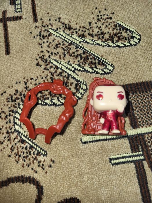 Фифигурки очень странные дела