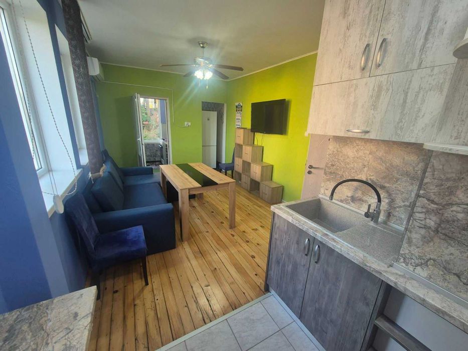 Продава се Тристаен апартамент в Плевен, Сторгозия - 76 кв.м за 889 €/кв.м - Снимка #2