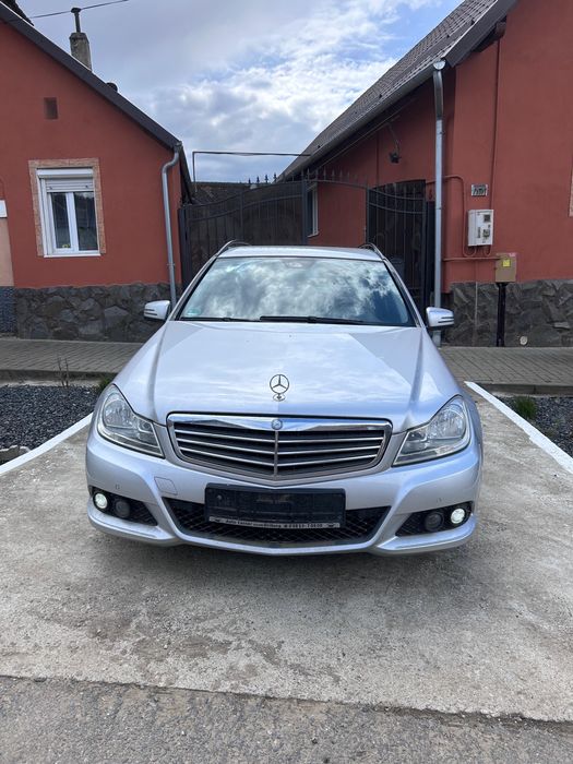 Vând Mercedes-Benz C200 W204 – 136 CP