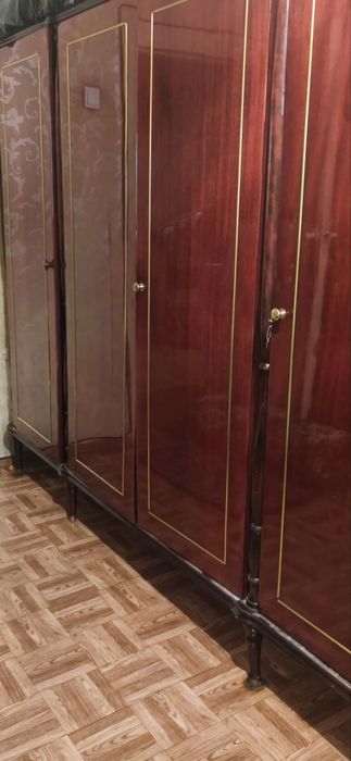 Продается гарнитур.