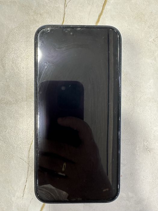 Продам айфон  13