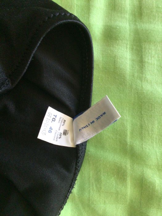 Дамски бански костюм от една част. Тип бандо.