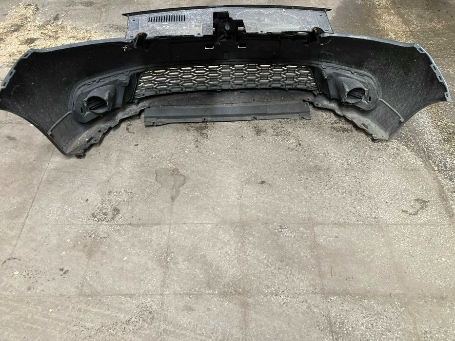 Продавам оригинална предна броня Dacia Sandero 2015 година